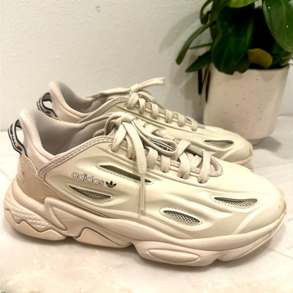 Adidas ozweego shoes beige size 6